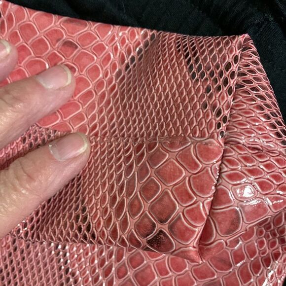 Kim Kardashian pink tote in faux snake print - Picture 12 of 16